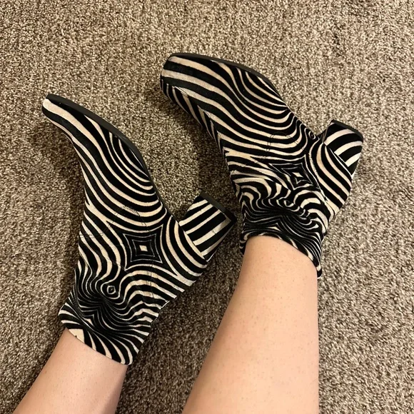 Vintage Pyschedelic Velvet Ankle Boots | Size 8.5 - Picture 3 of 6